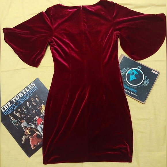 Badgley Mischka Women's Rich Red Velvet Dress W Flared Sleeves - Picture 3 of 3